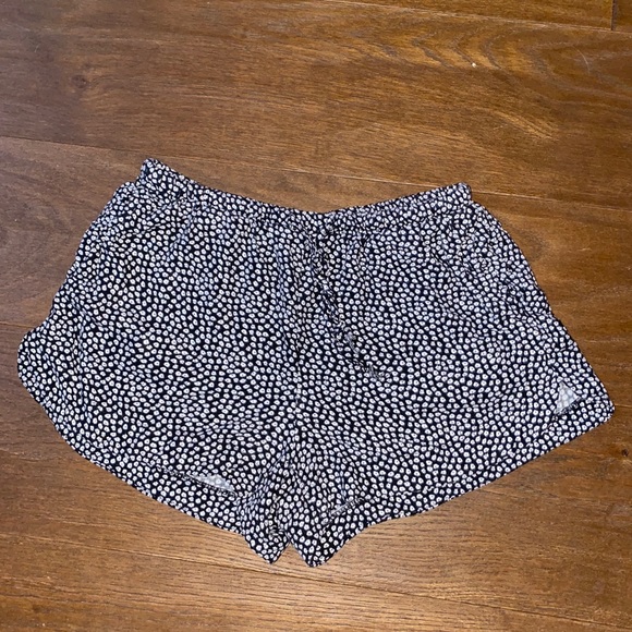 💕3 FOR $30 Brandy Melville soft daisy shorts - Picture 3 of 5